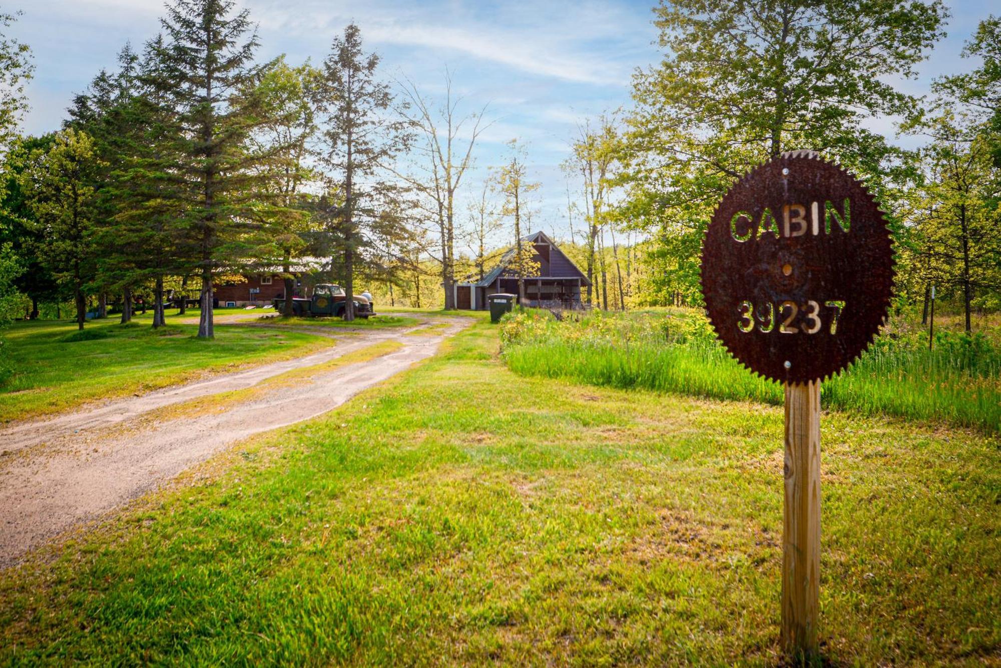 Cozy Cabin With Hottub At Cloverdale Cabins Хинкли Экстерьер фото