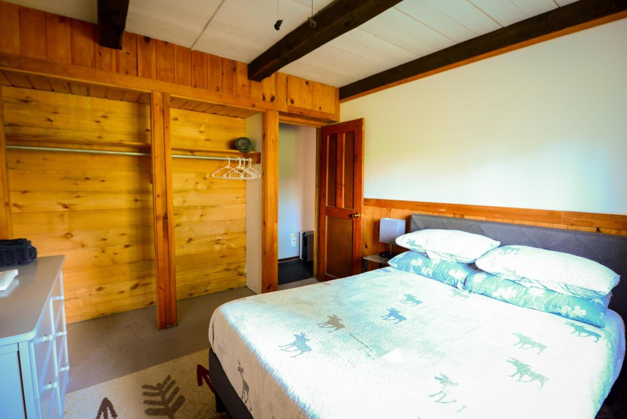Cozy Cabin With Hottub At Cloverdale Cabins Хинкли Экстерьер фото